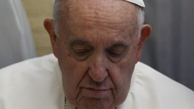 Photo of Pápež František chce menej cestovať, nevylučuje možnosť odstúpenia