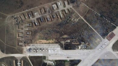 Photo of Družicové zábery: Ruská letecká základňa na Kryme je ťažko poškodená