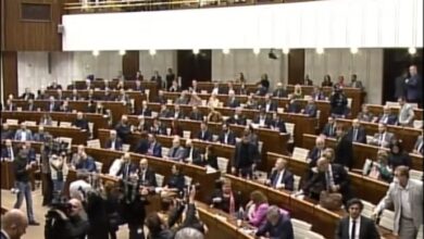 Photo of Parlamentný chaos: Poslanci ukončili májovú schôdzu, o prerokovaných bodoch ani nehlasovali