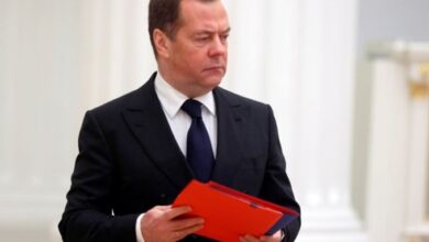 Photo of Medvedev prečítal Stalinov telegram riaditeľom závodov obranného priemyslu