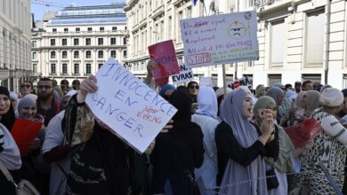Photo of “Ruky preč od našich detí”: V Bruseli protestujú rodičia proti povinnej sexuálnej výchove